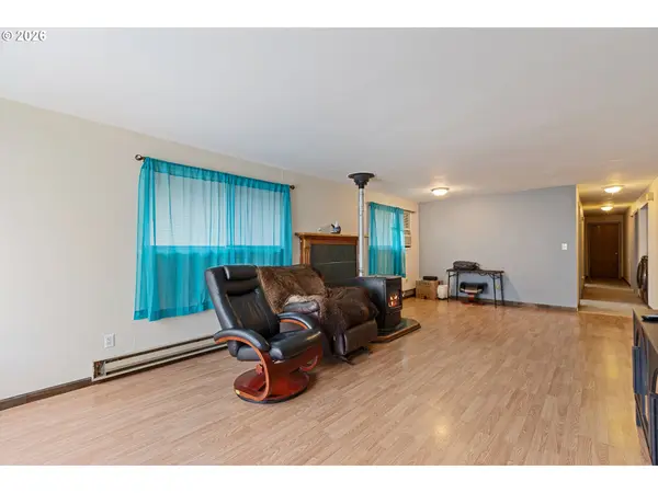 416 GLEN AVE, Sutherlin, OR 97479