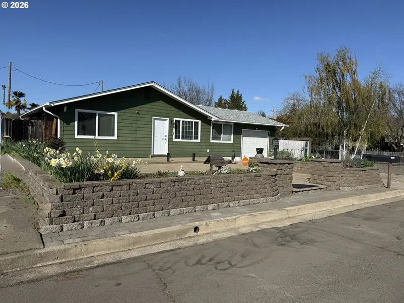 2082 BEL AIR CT #2082, Roseburg, OR 97471