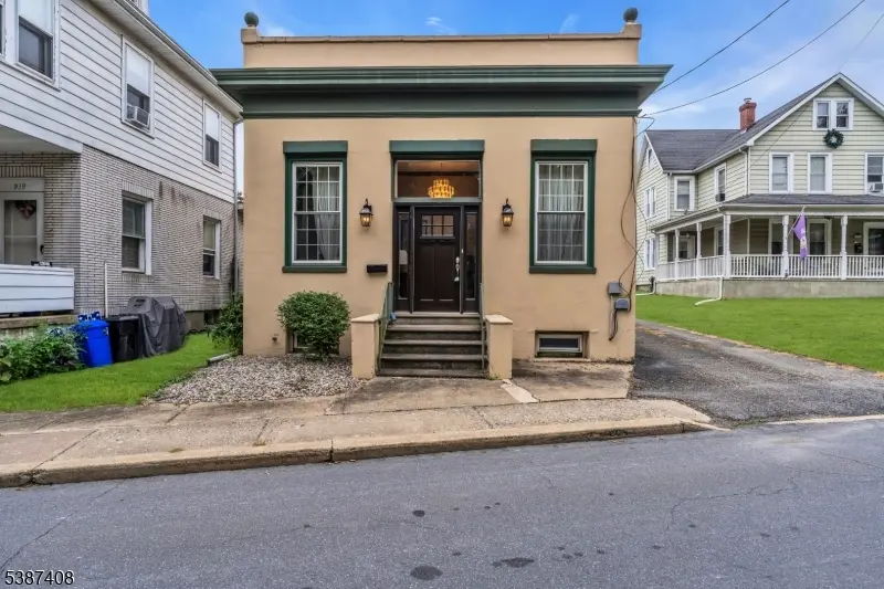 933 Lee Ave, Alpha Boro, NJ 08865