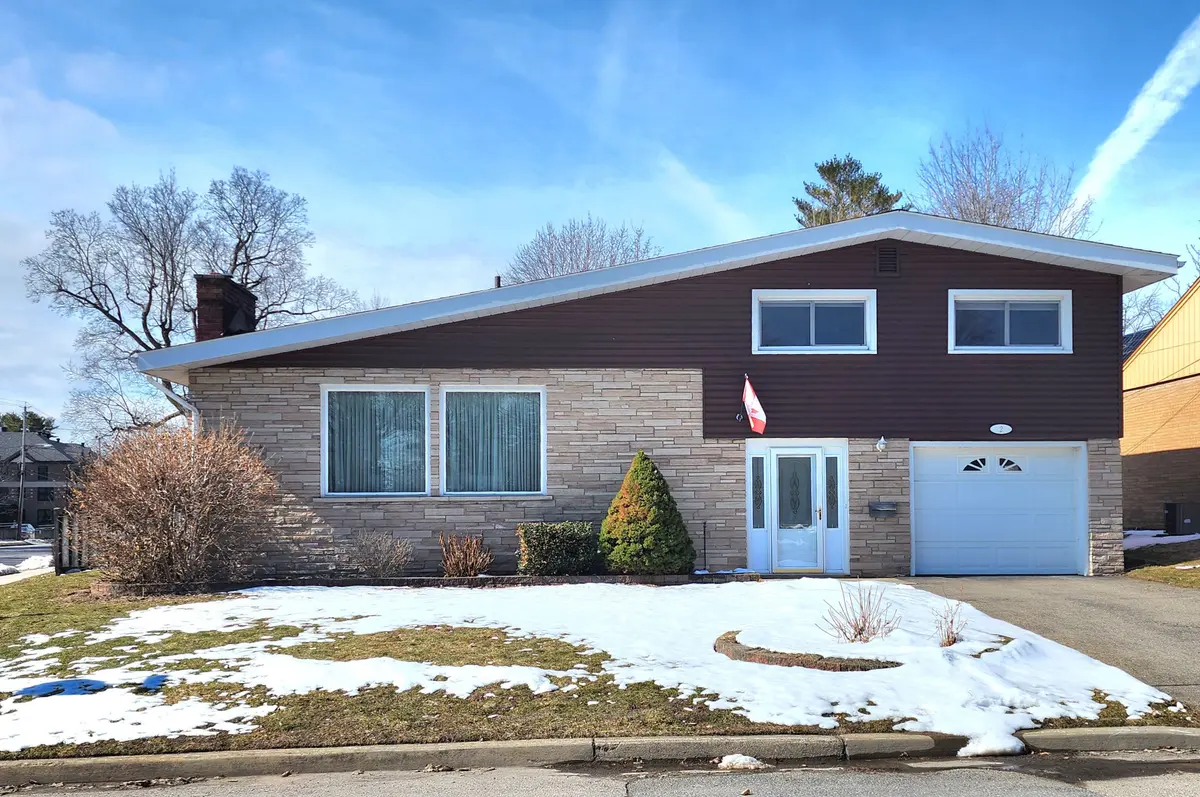 2 Woodlawn PL, Brockville, ON K6V 2Z2