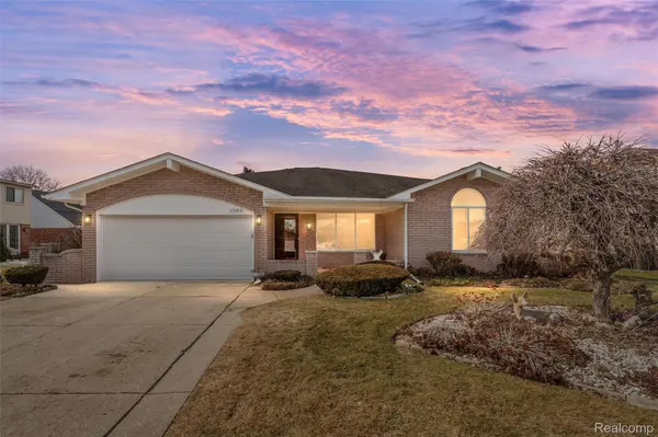 43303 Aspen DR, Sterling Heights, MI 48313