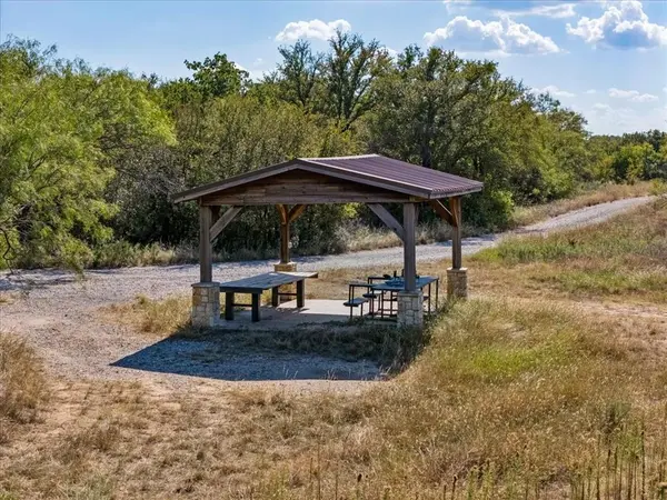 1812 CO 114 Road, Mingus, TX 76463