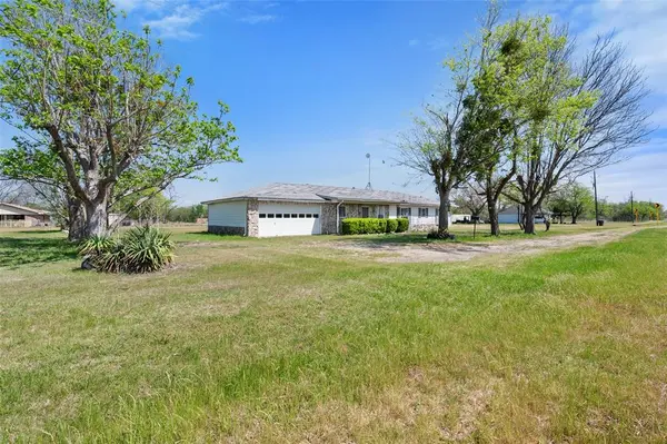 627 FM 633, Kerens, TX 75144