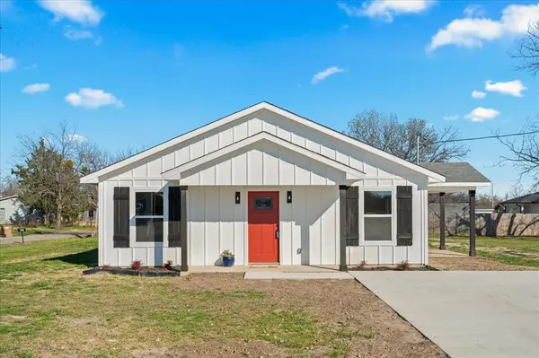 200 Gladys Street, Lone Oak, TX 75453