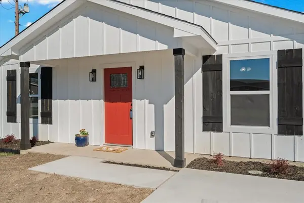 200 Gladys Street, Lone Oak, TX 75453