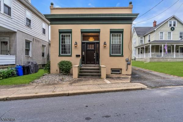 933 Lee Ave, Alpha Boro, NJ 08865