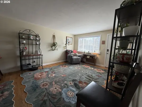 2082 BEL AIR CT #2082, Roseburg, OR 97471