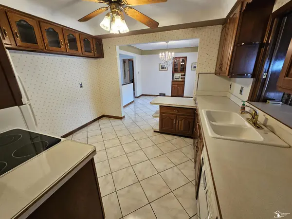 15723 Pleasant AVE, Allen Park, MI 48101