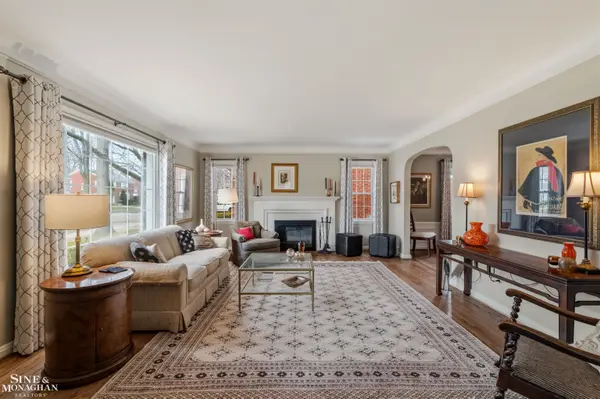 1800 Littlestone RD, Grosse Pointe Woods, MI 48236