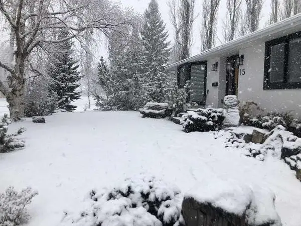 15 Wildwood DR SW, Calgary, AB T3C 3C6