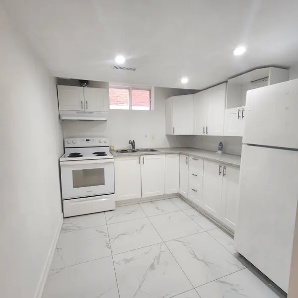 38 Ferguson DR #B, Barrie, ON L4N 7B4