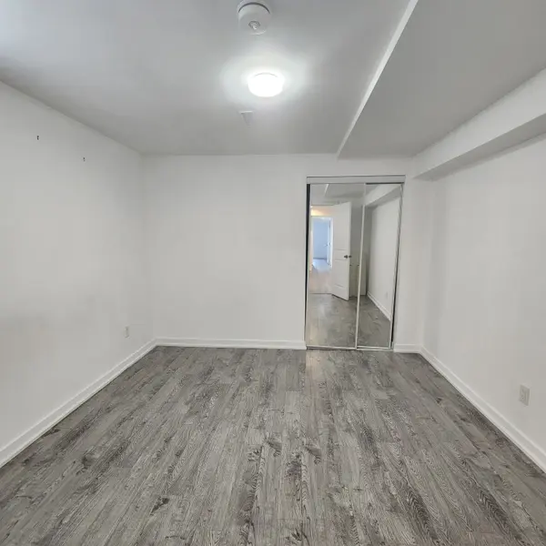 38 Ferguson DR #B, Barrie, ON L4N 7B4