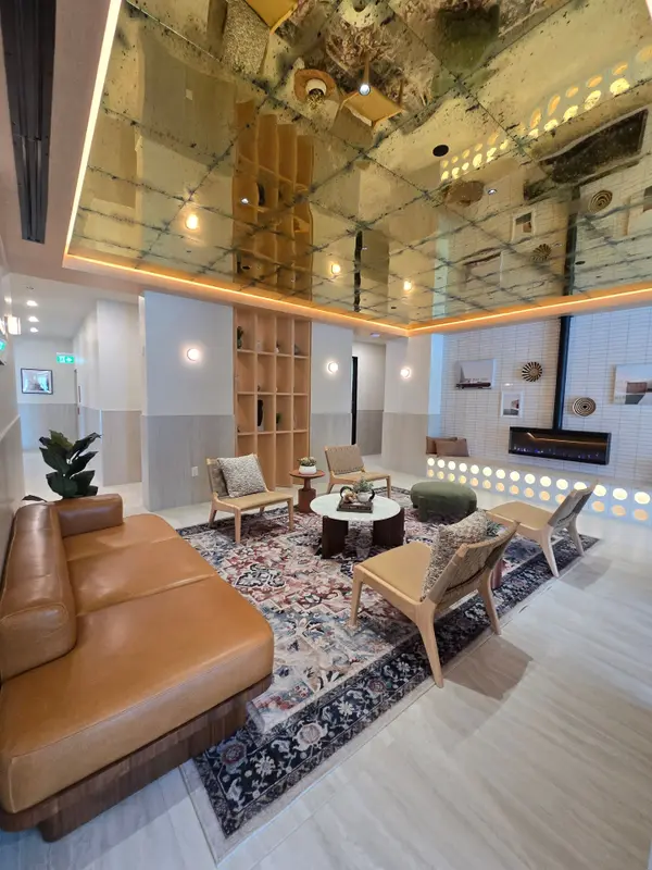 1660 Bloor ST W #808, Toronto W02, ON M6P 0C6