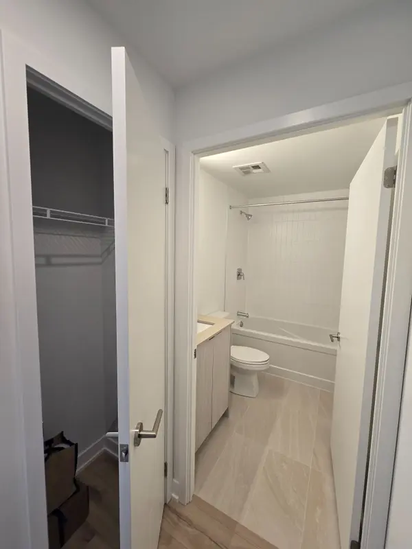 1660 Bloor ST W #808, Toronto W02, ON M6P 0C6