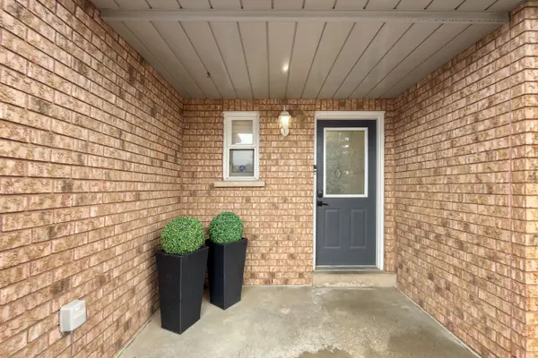 760 Ashprior AVE, Mississauga, ON L5R 3P1