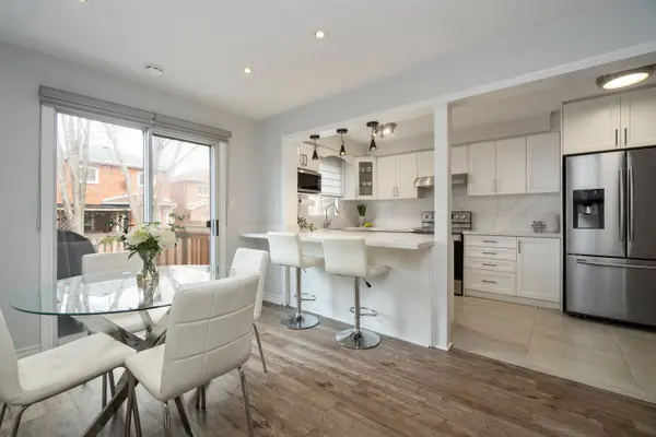 760 Ashprior AVE, Mississauga, ON L5R 3P1