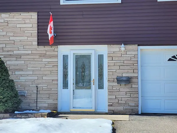 2 Woodlawn PL, Brockville, ON K6V 2Z2