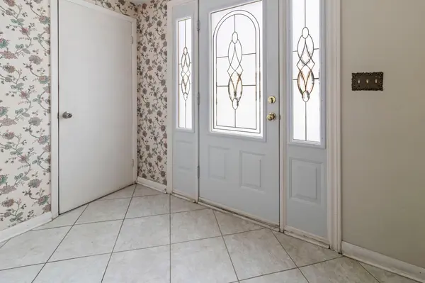 2 Woodlawn PL, Brockville, ON K6V 2Z2