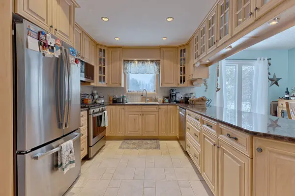 196 Golf Course RD, Laurentian Valley, ON K8A 7B3