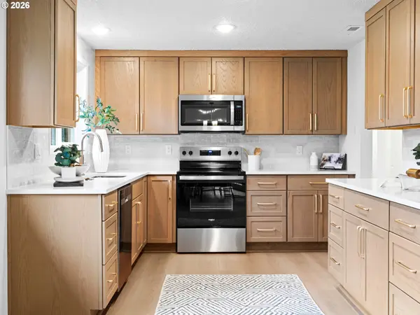 17270 S OVERLOOK RD, Oregon City, OR 97045