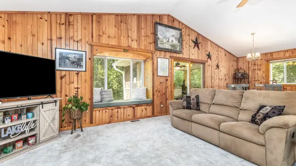 9A211 Walnut Lane, Apple River, IL 61001