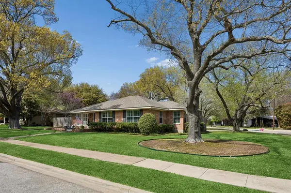 6565 Danbury Lane, Dallas, TX 75214