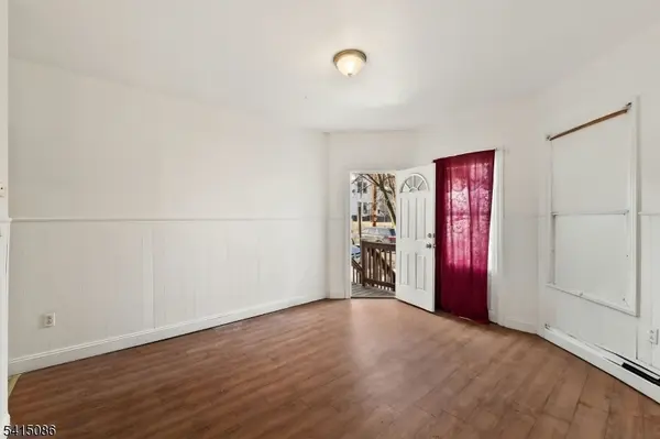 190 N 1St St, Paterson City, NJ 07522