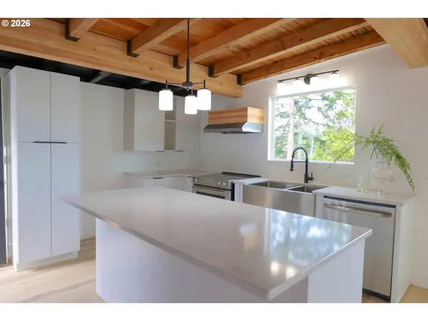 1166 WINSOR AVE, North Bend, OR 97459