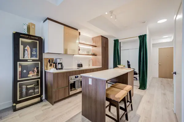 1285 Queen ST E #211, Toronto E01, ON M4L 1C2