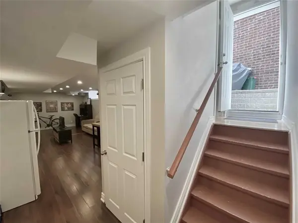 35 Kavanagh AVE S #Bsmt, East Gwillimbury, ON L9N 0P6