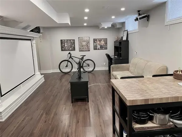 35 Kavanagh AVE S #Bsmt, East Gwillimbury, ON L9N 0P6