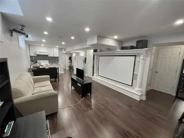 35 Kavanagh AVE S #Bsmt, East Gwillimbury, ON L9N 0P6