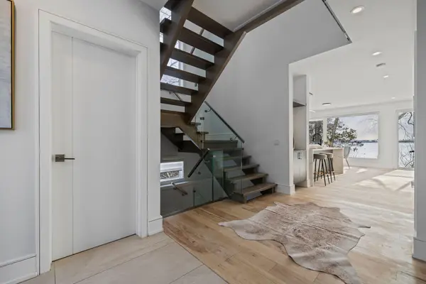 290 North Shore BLVD E, Burlington, ON L7T 1W9