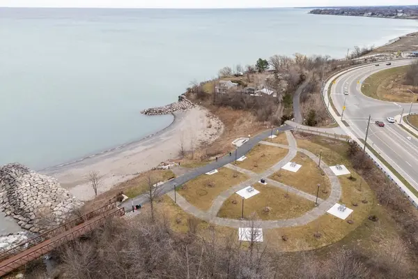 10 Concord PL #412, Grimsby, ON L3M 0G6