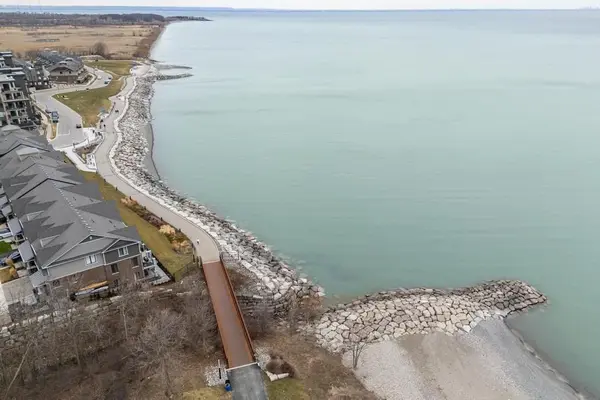 10 Concord PL #412, Grimsby, ON L3M 0G6