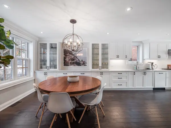 298 Douglas AVE, Oakville, ON L4J 3S4