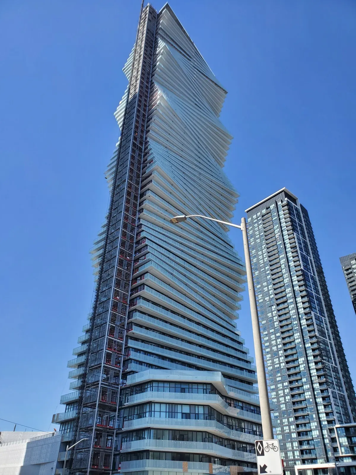3900 Confederation Pkwy #3301, Mississauga, ON L5B 0M3