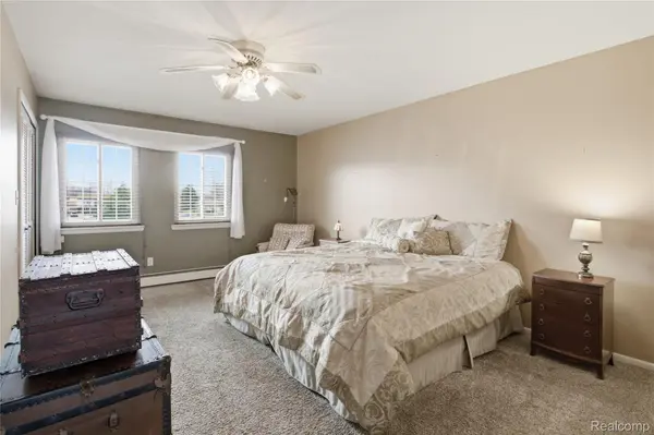 25126 Franklin Terrace Franklin Terrace #6, South Lyon, MI 48178