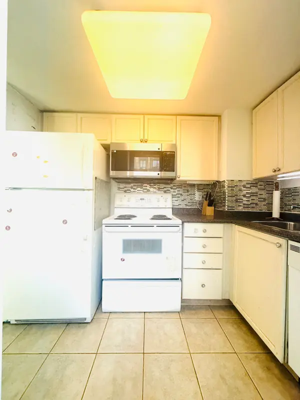 30 Harrison Garden BLVD #810, Toronto C14, ON M2N 7A9