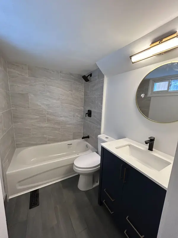 166 Collier ST, Barrie, ON L4M 1H7