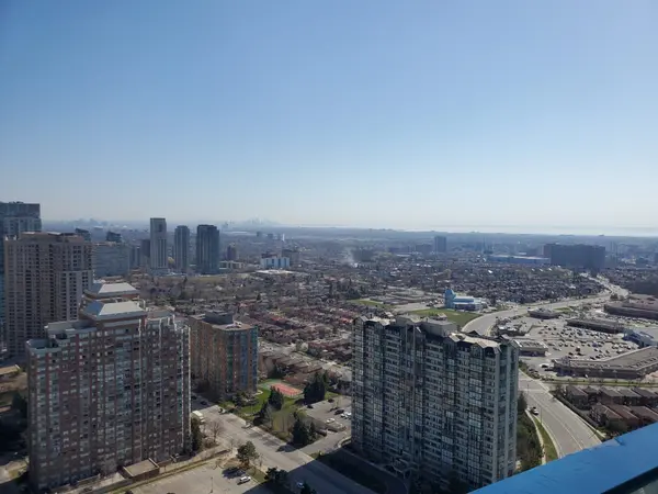 3900 Confederation Pkwy #3301, Mississauga, ON L5B 0M3