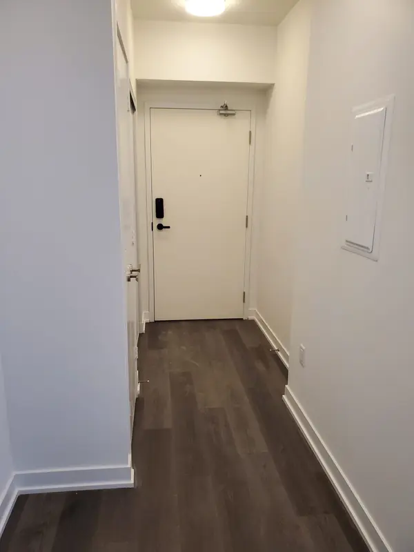 3900 Confederation Pkwy #3301, Mississauga, ON L5B 0M3