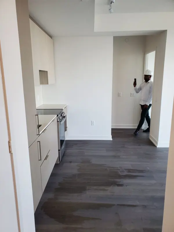 3900 Confederation Pkwy #3301, Mississauga, ON L5B 0M3