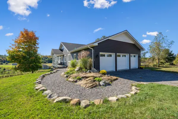 1006 Stephens Bay RD, Bracebridge, ON P1L 1X2