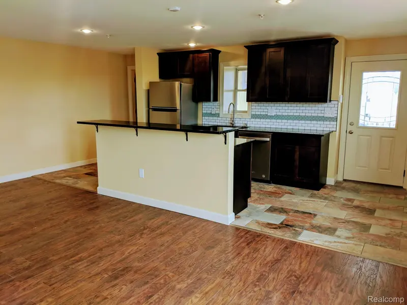 89 E EDSEL FORD FWY #2C, Detroit, MI 48202