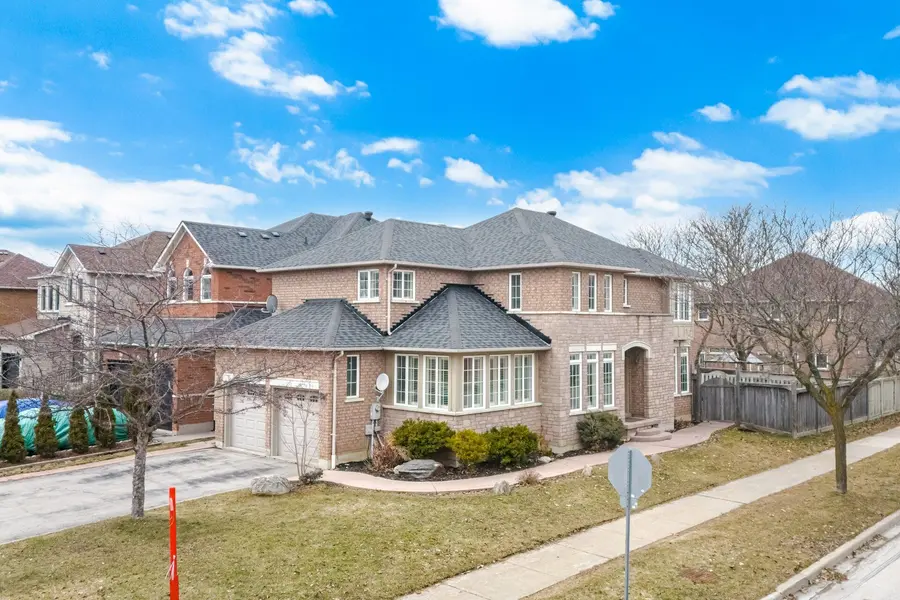 2 Sequoia RD, Vaughan, ON L4H 1W2