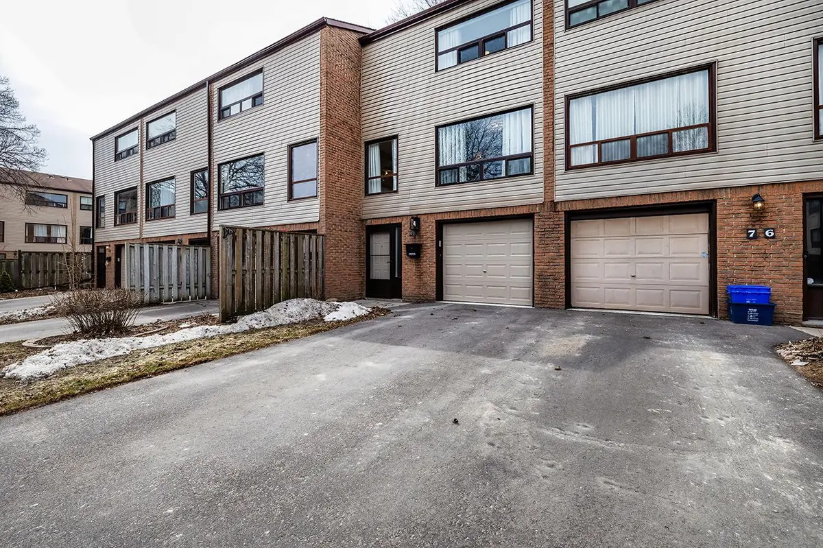 77 Parklane CIR #77, Clarington, ON L1C 3V9