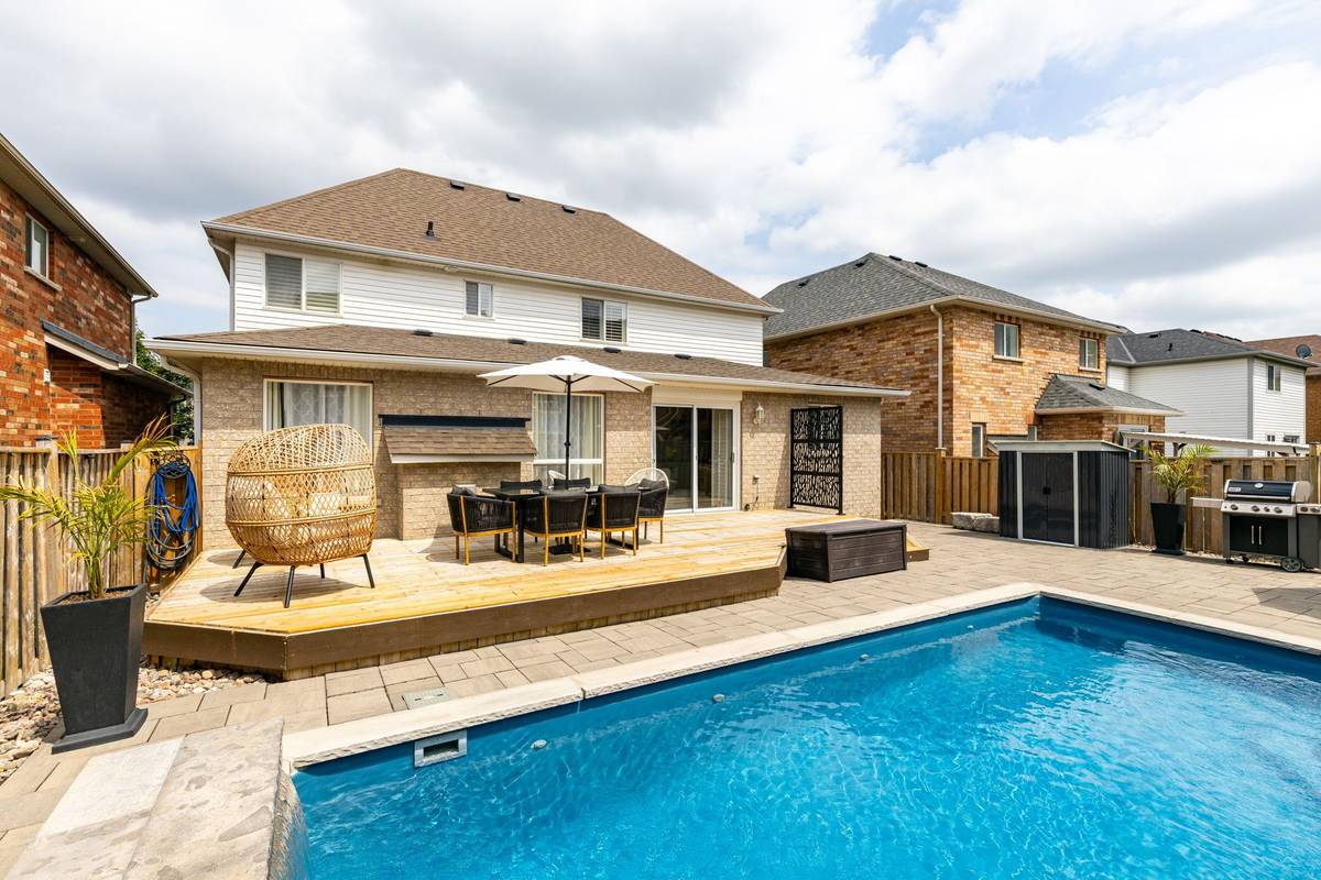 106 Laurendale AVE, Georgina, ON L4P 4E8