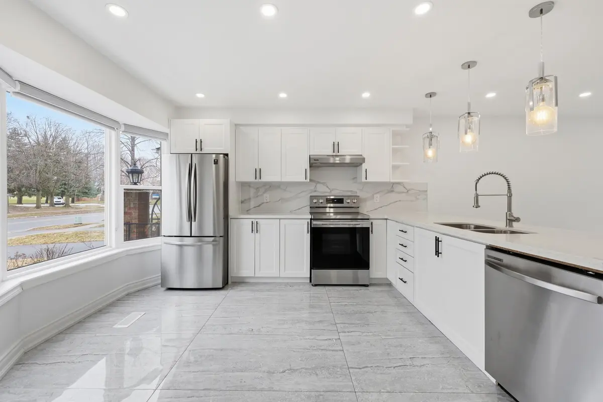 4196 Longmoor DR #1, Burlington, ON L7L 5E3