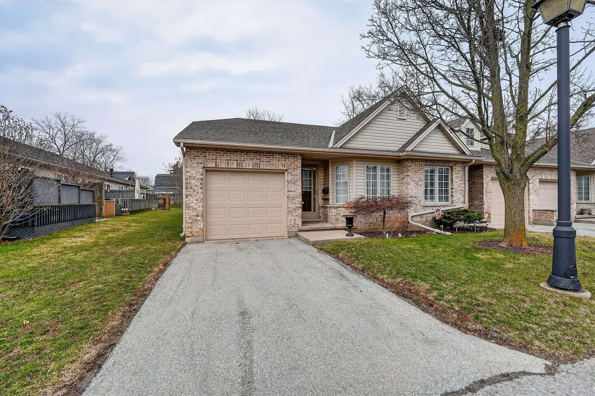 303 Central AVE #27, Grimsby, ON L3M 5L7